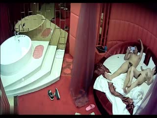 一对男女豪华浴缸房开房打炮