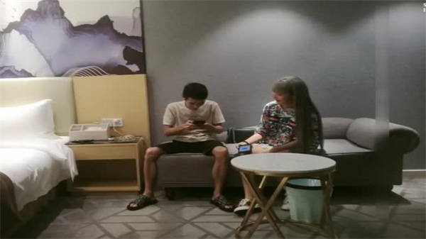 这双笔直大长腿看的流口水